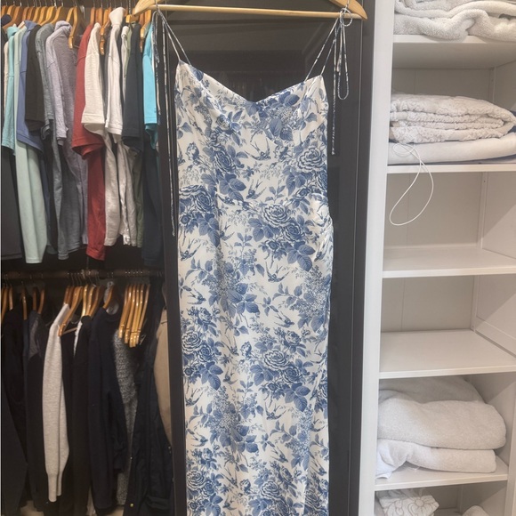 Reformation Kourtney Dress in the Pompadour print. Size 4 - Picture 3 of 6